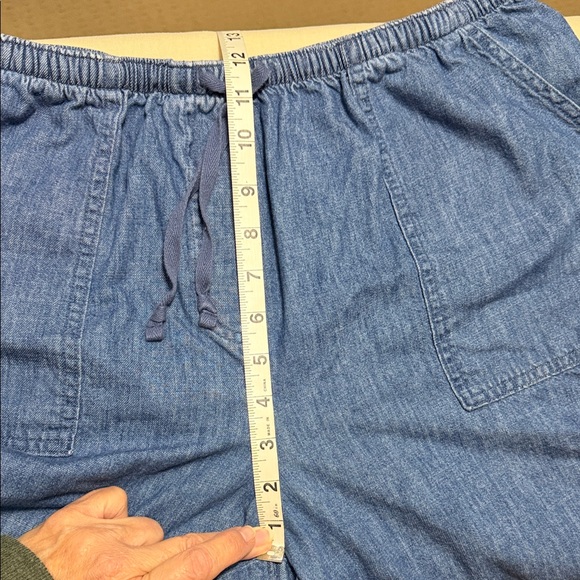 L.L. Bean Woman’s Sun Washed Denim Straight Leg Pull On pants Size Large. - Picture 11 of 16